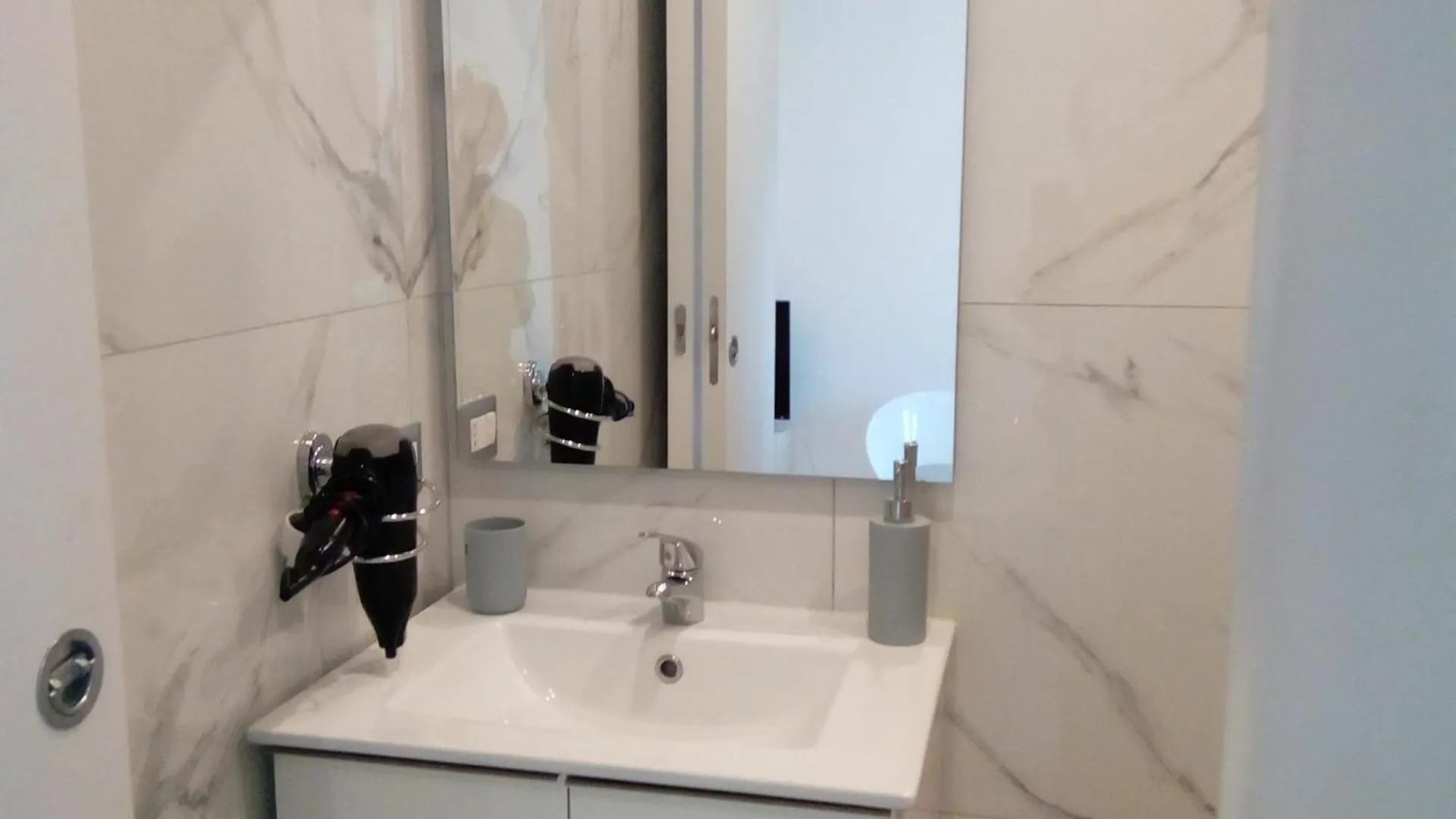 Studio Certosa Milano 0*,  Italien